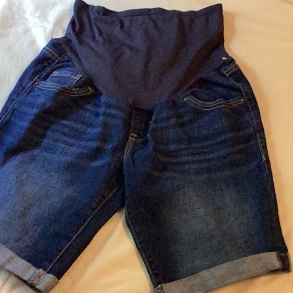 Old navy maternity shorts